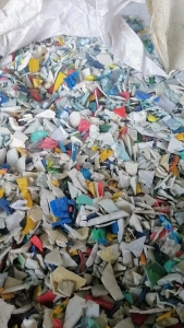 出售涂料桶破碎料，花桶破碎料，没过风选全漂甩干，现货十来吨