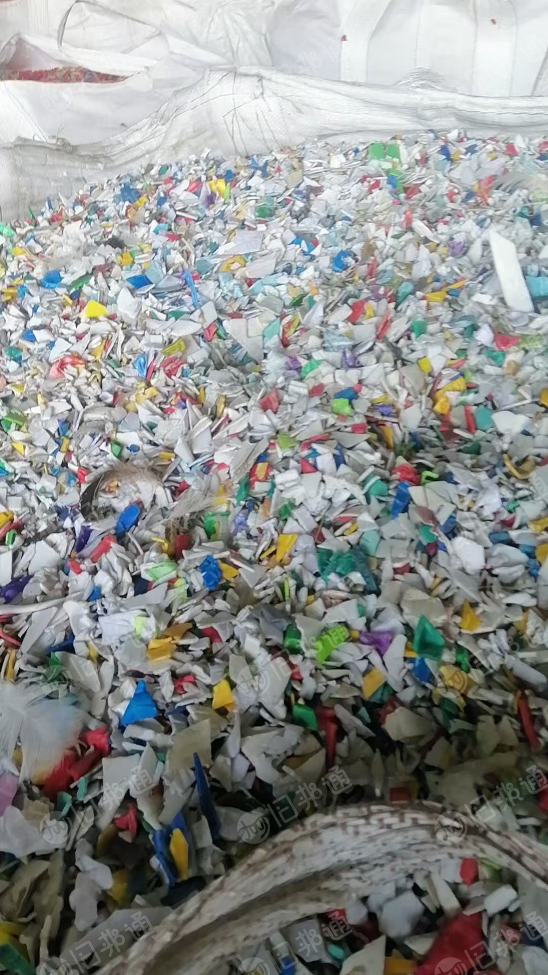 出售涂料桶破碎料，花桶破碎料，没过风选全漂甩干，现货十来吨