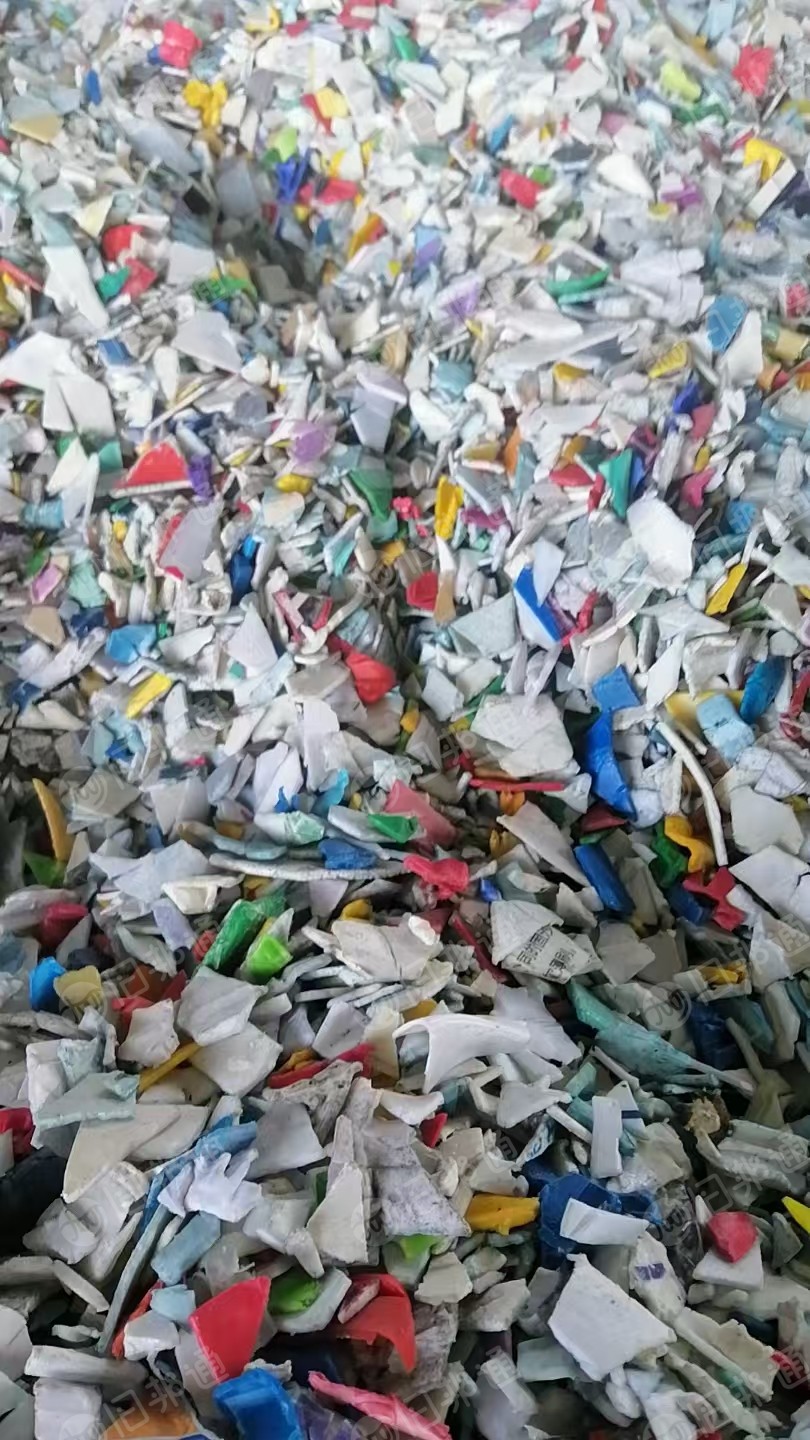 出售涂料桶破碎料，花桶破碎料，没过风选全漂甩干，现货十来吨