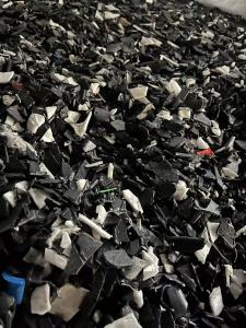 出售废旧电瓶壳破碎料，月供300吨，