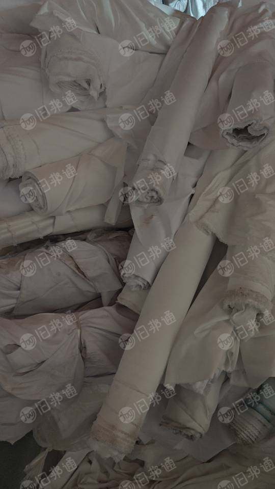 长期出售库存本白化纤布漂白布小卷次布，门幅2米4左右，克重65-100克，月供20-50吨