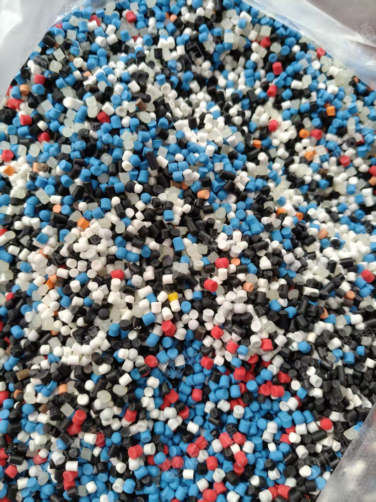 出售PE电缆皮颗粒，花的120目，黑的60目，拉伸强度11左右，现货100吨