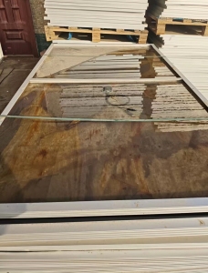 出售废太阳能光伏板废料，现货1200片，带铝边框