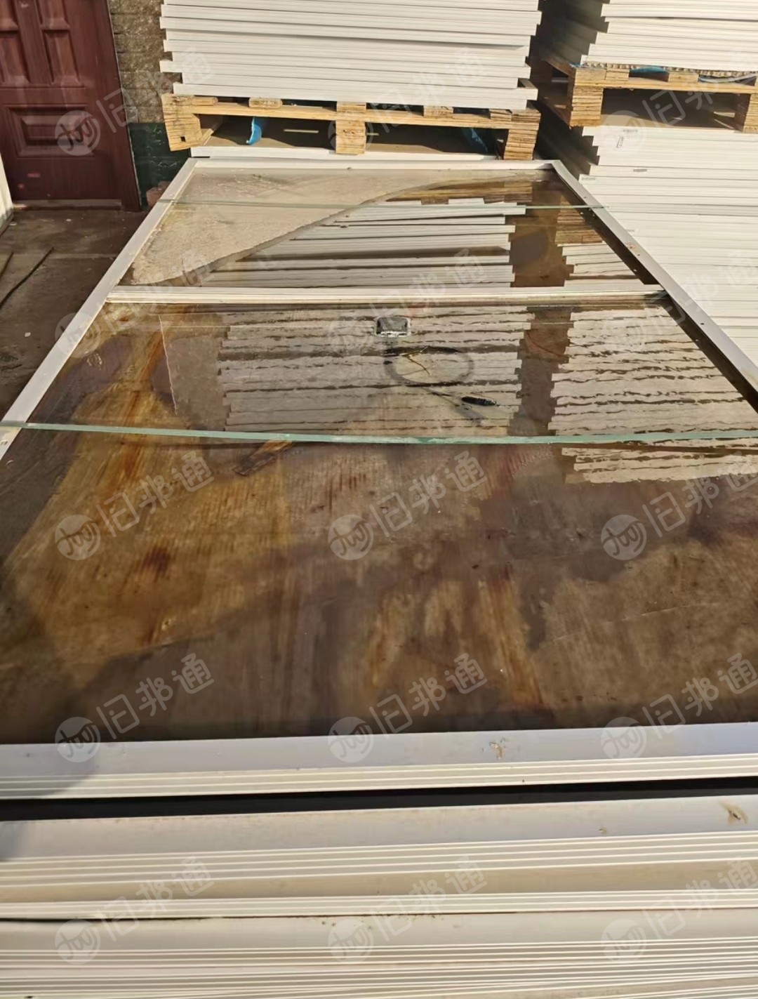 出售废太阳能光伏板废料，现货1200片，带铝边框