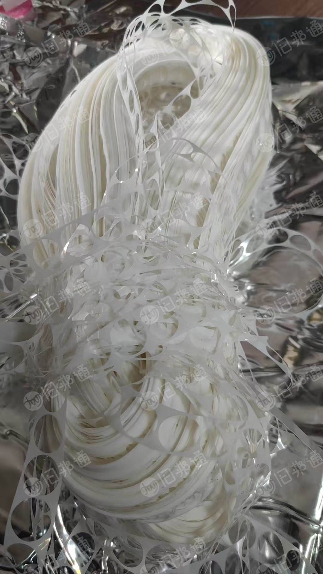 出售电池厂下来PET膜废料，乳白PET膜废料