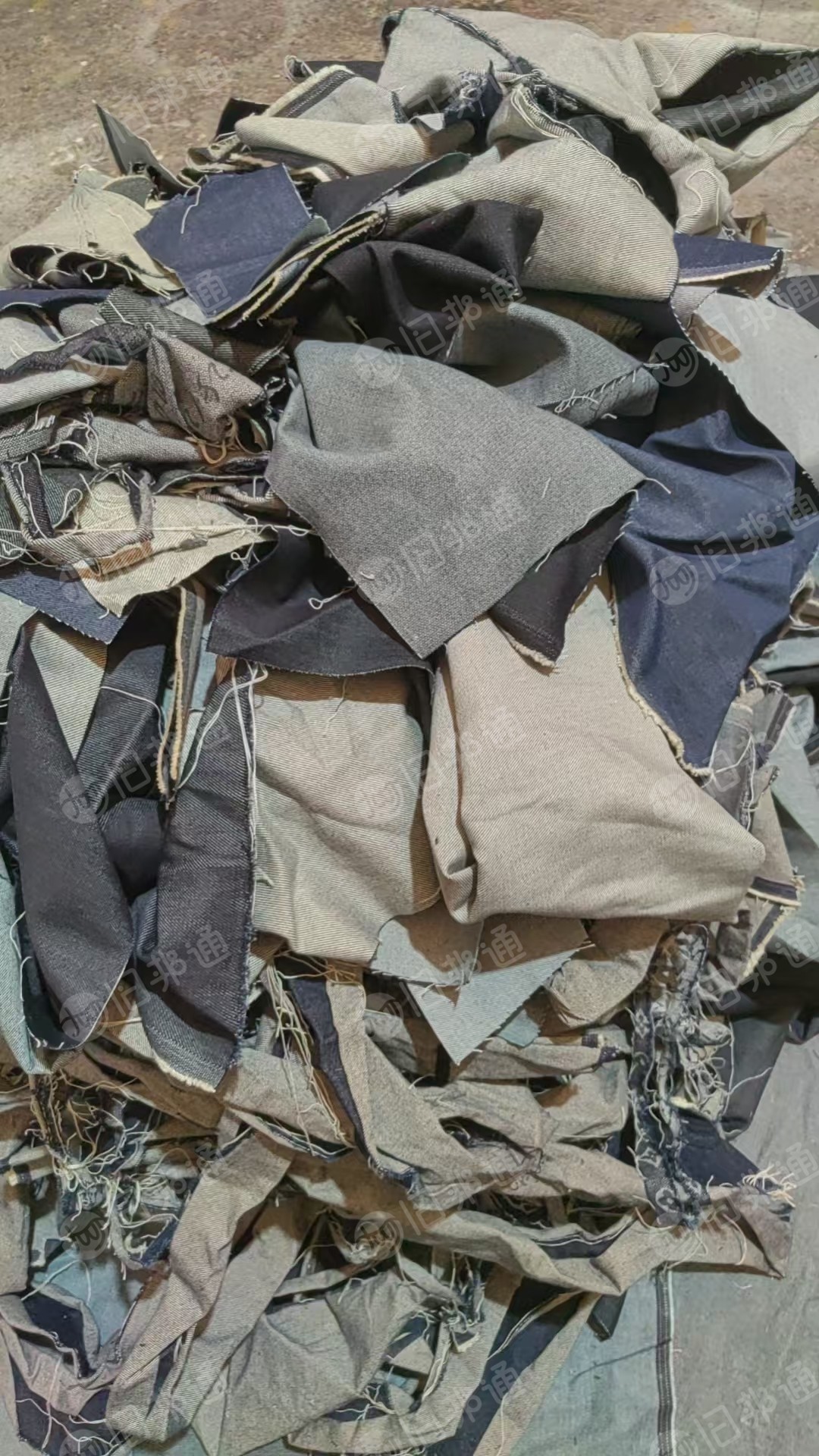 长期出售纯棉牛仔废布，牛仔布，月供十来吨，货在广东佛山