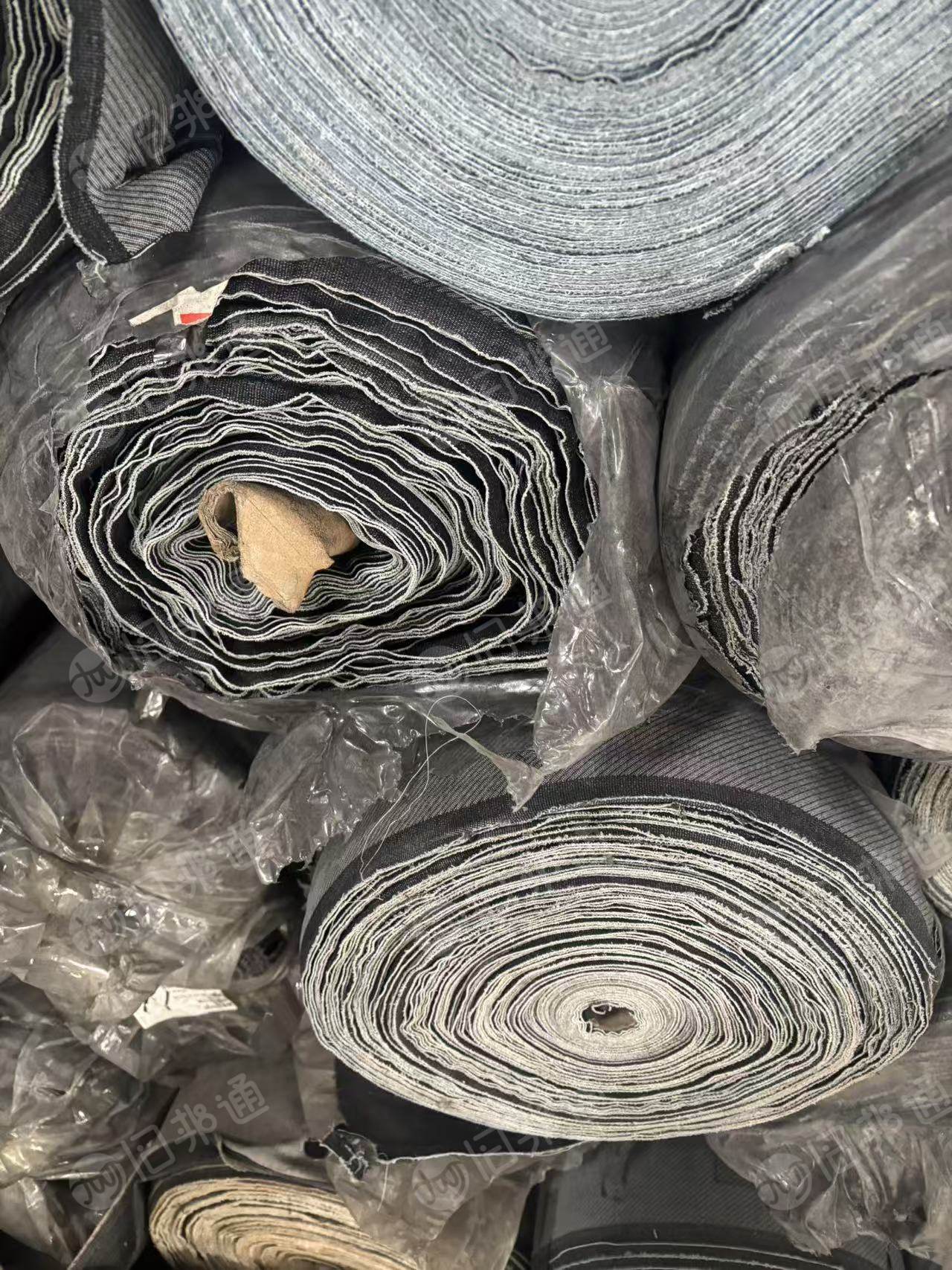 出售库存涤棉牛仔布，库存牛仔布，门幅1.5米左右克重180左右，现货有11吨，货在江苏泰州