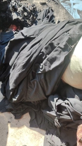 现货处理一批黑色大块布开花布，涤纶无弹的，可以做擦机布，也可以开花用，现货30吨，货在江西赣州