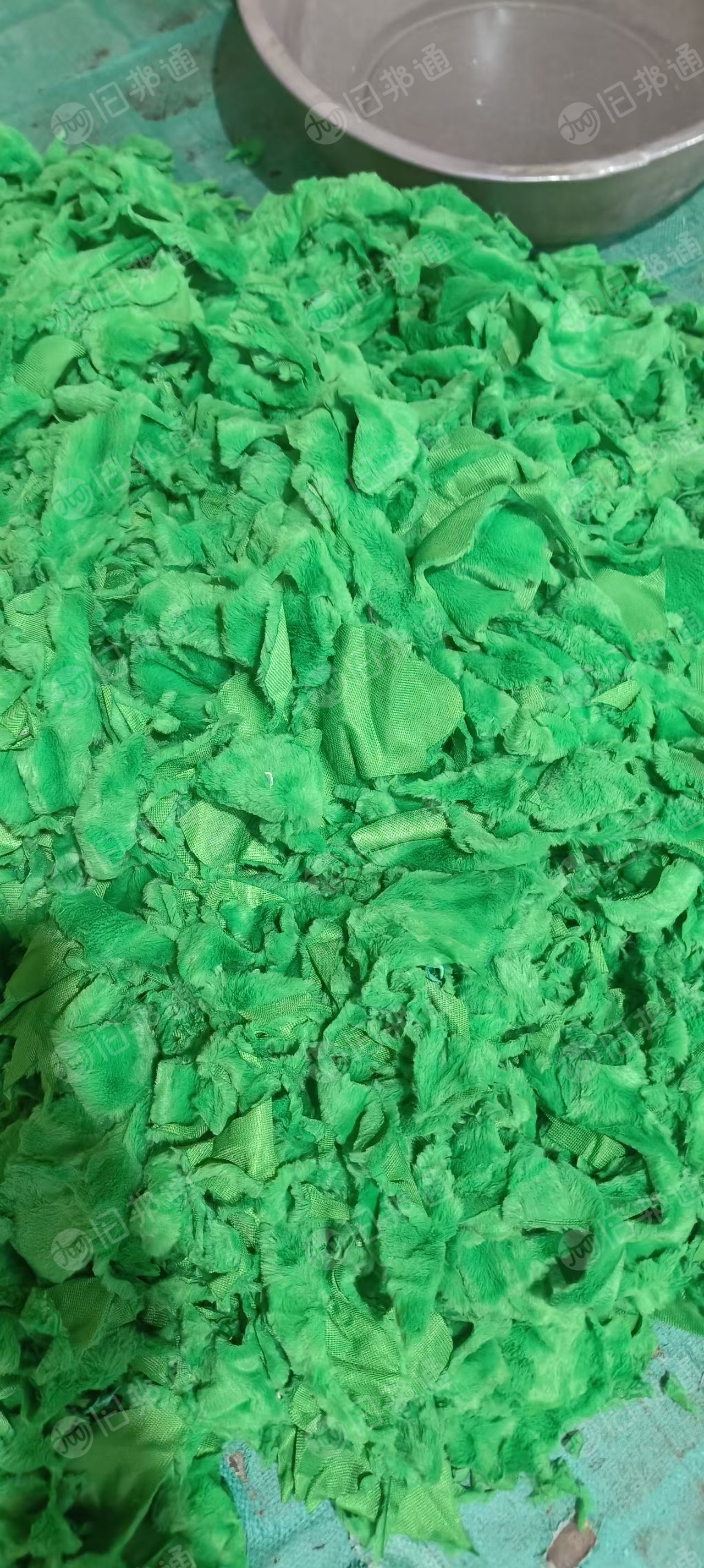 长期出售涤纶废布，毛绒废布边角料，绒布，月供有几十吨，货在河北邯郸