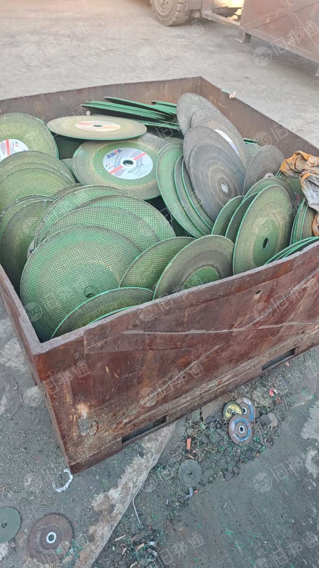 出售砂轮片，现货100吨
