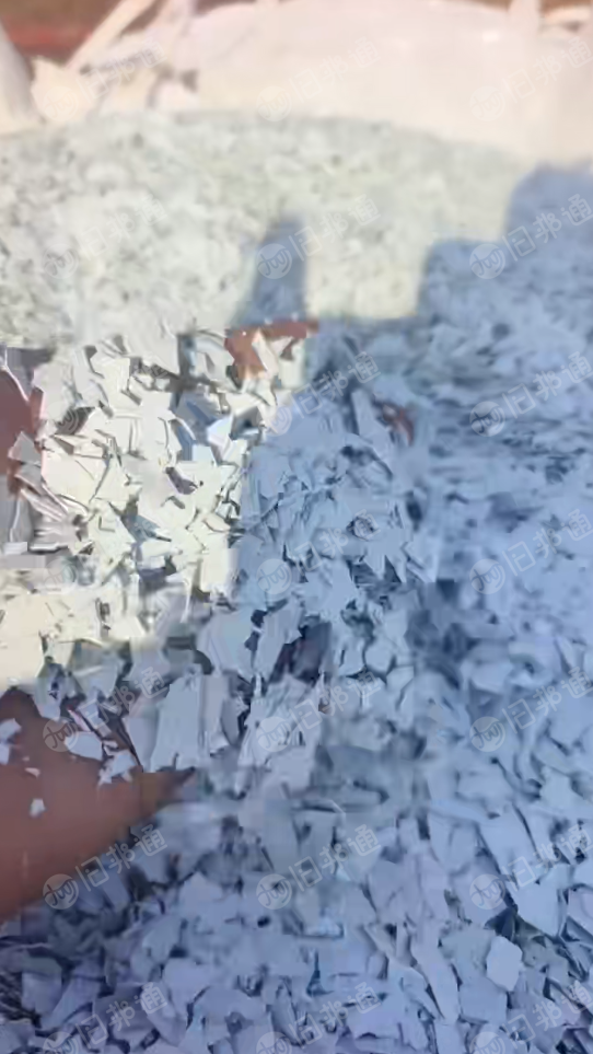 长期求购便宜的PET片破碎料，月需1000吨，要求无胶无覆膜