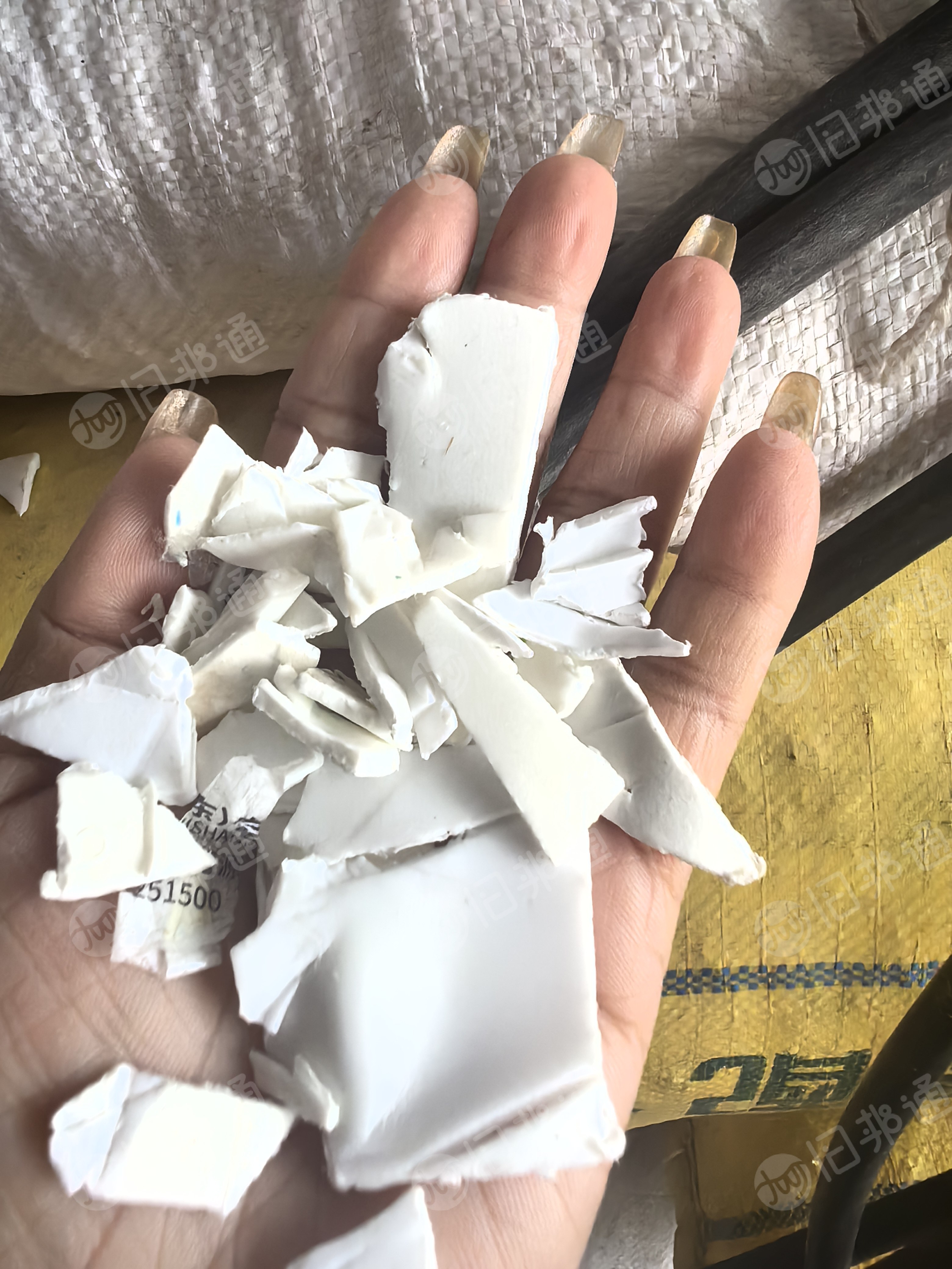 出售奶白乙破碎料，娃哈哈破碎料