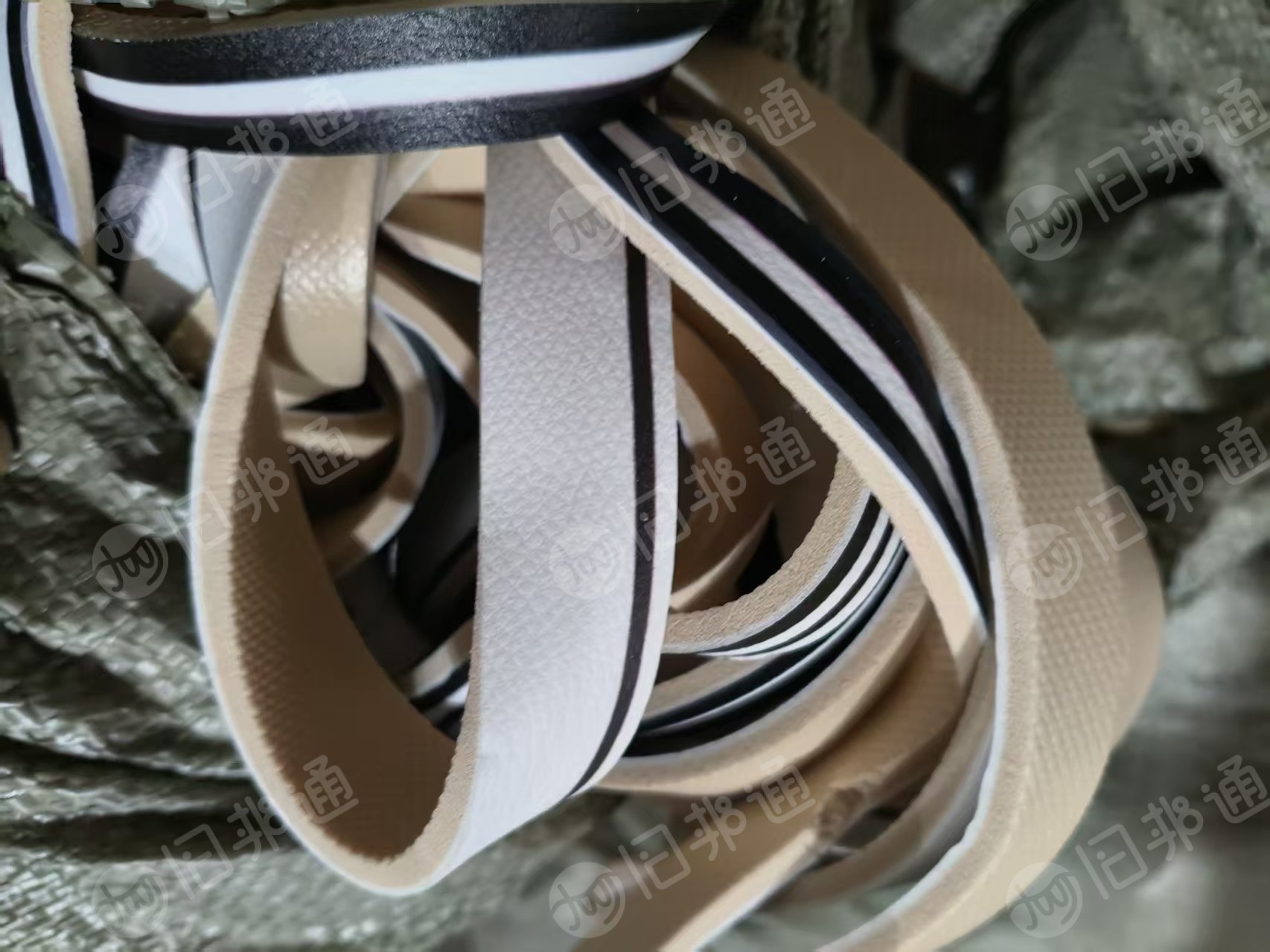 出售瑜伽垫PVC边料，现货50/60吨