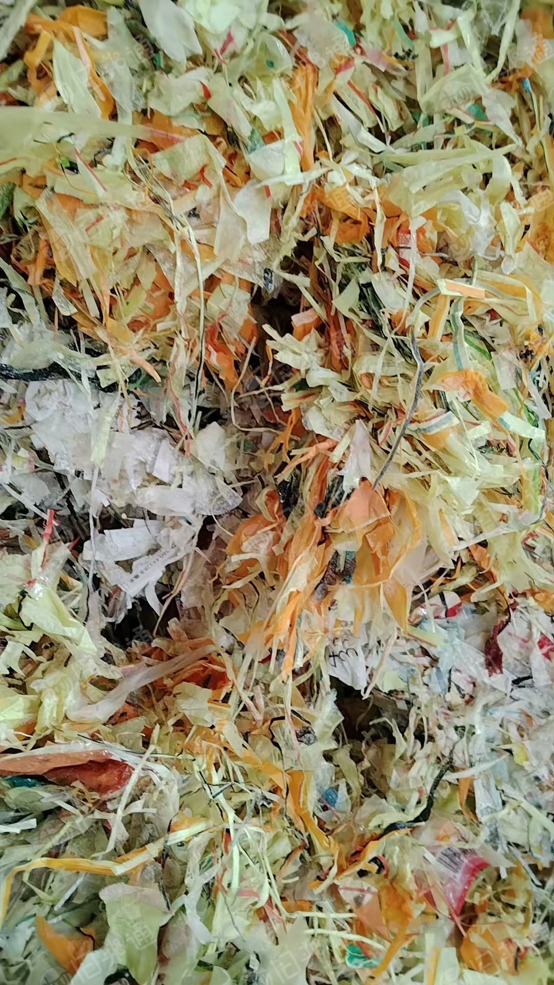 免费送白卡纸洗出来的膜料，月供200吨，基本没有水分