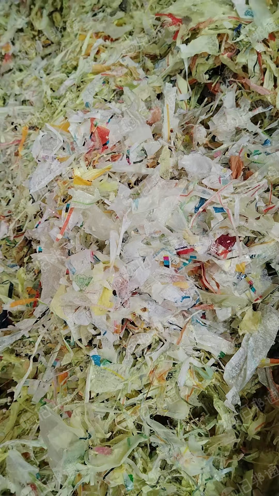 免费送白卡纸洗出来的膜料，月供200吨，基本没有水分