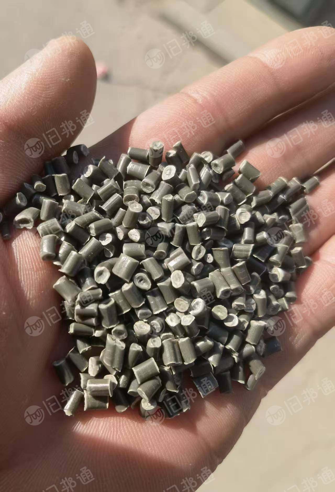 出售吨包颗粒，过80目，有大白二白炭黑颗粒，月供700吨