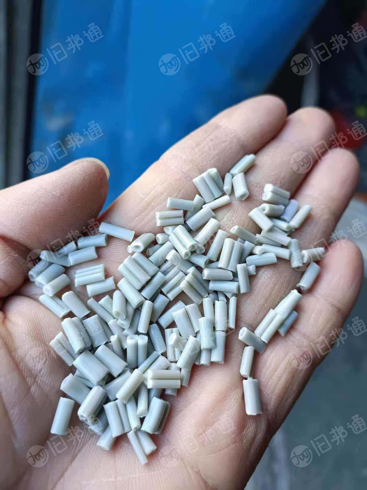 出售吨包颗粒，过80目，有大白二白炭黑颗粒，月供700吨