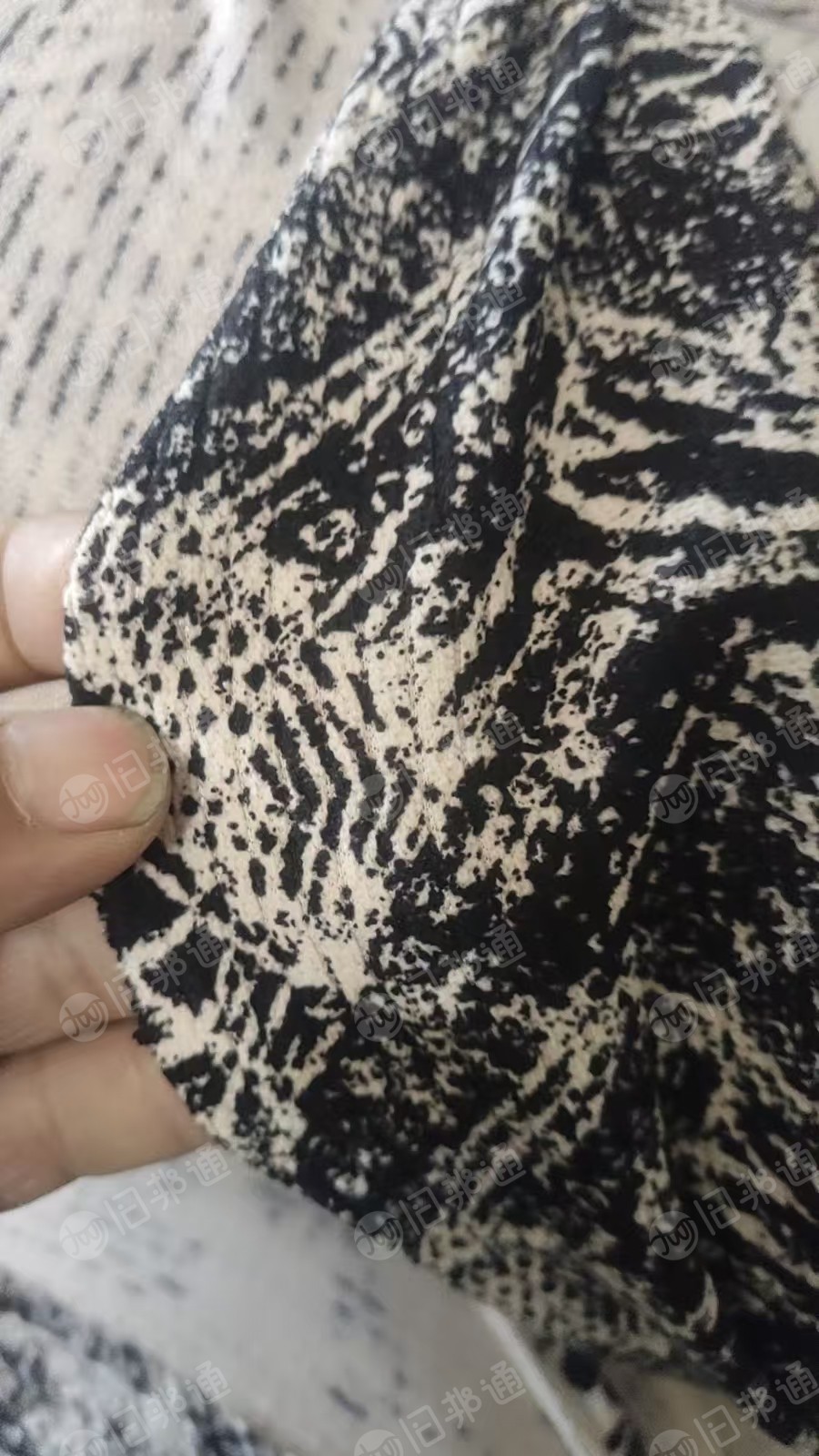 出售库存布，粗支印花布，门幅1.75，现货有300匹，货在浙江绍兴