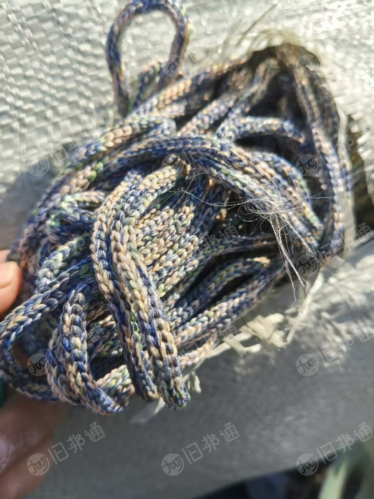 长期大量出售涤纶鞋带线，涤纶废丝，可以做泡料用，月供300吨，货在浙江温州