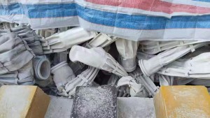 长期出售铝厂拆下来的涤纶除尘布袋，未清洗，现货30吨