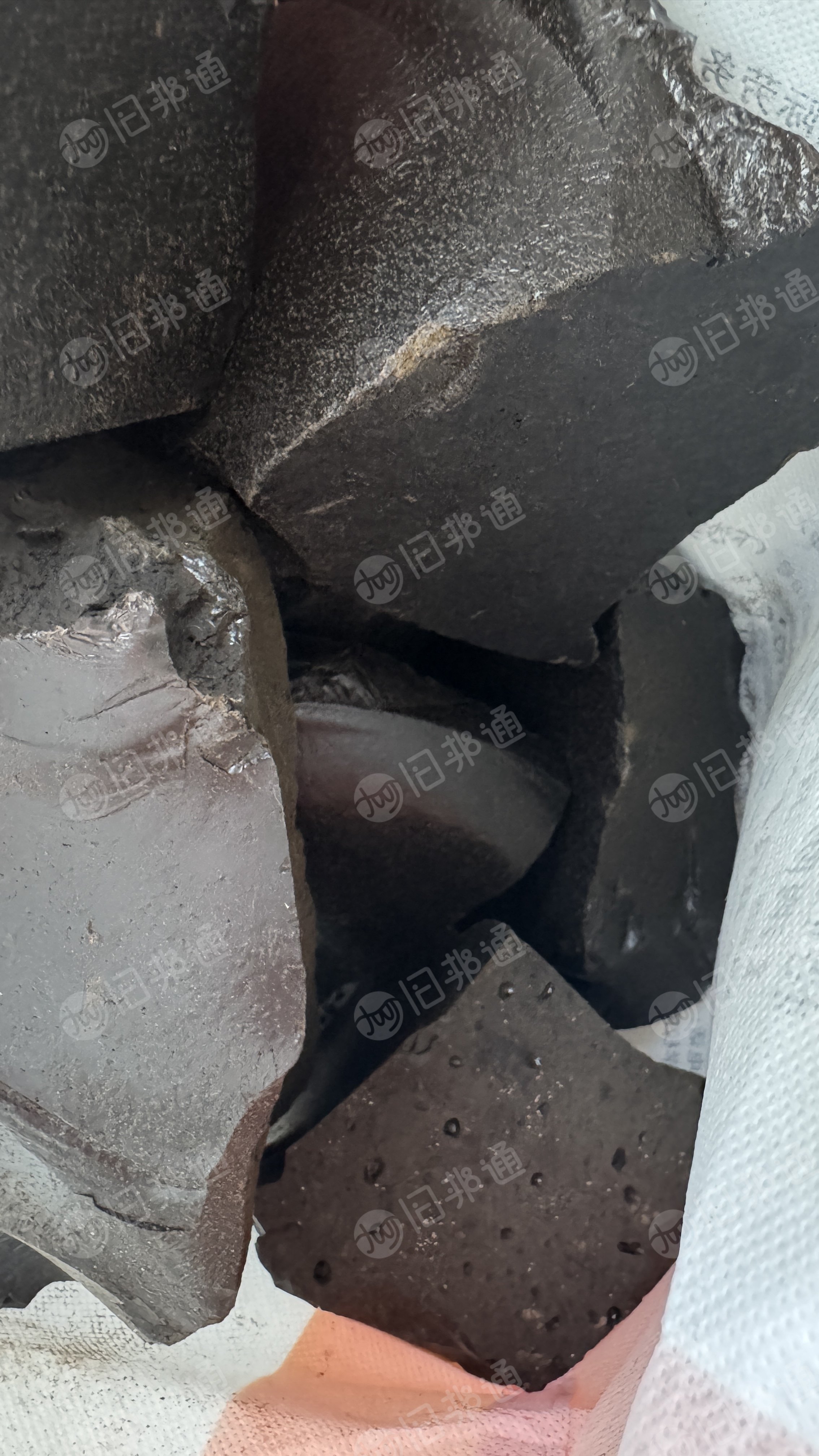 长期出售黑色涤纶浆块，月产2000吨