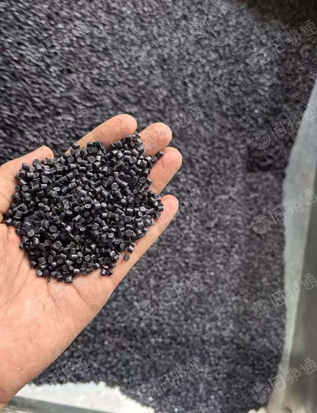 长期出售尼龙布角颗粒，可根据客户需求做