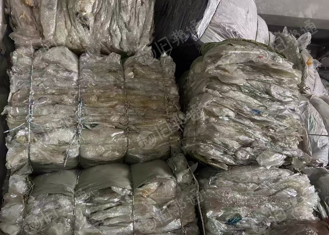 长期出售透明中性pvc膜废料，压包聊，现货6.8一车