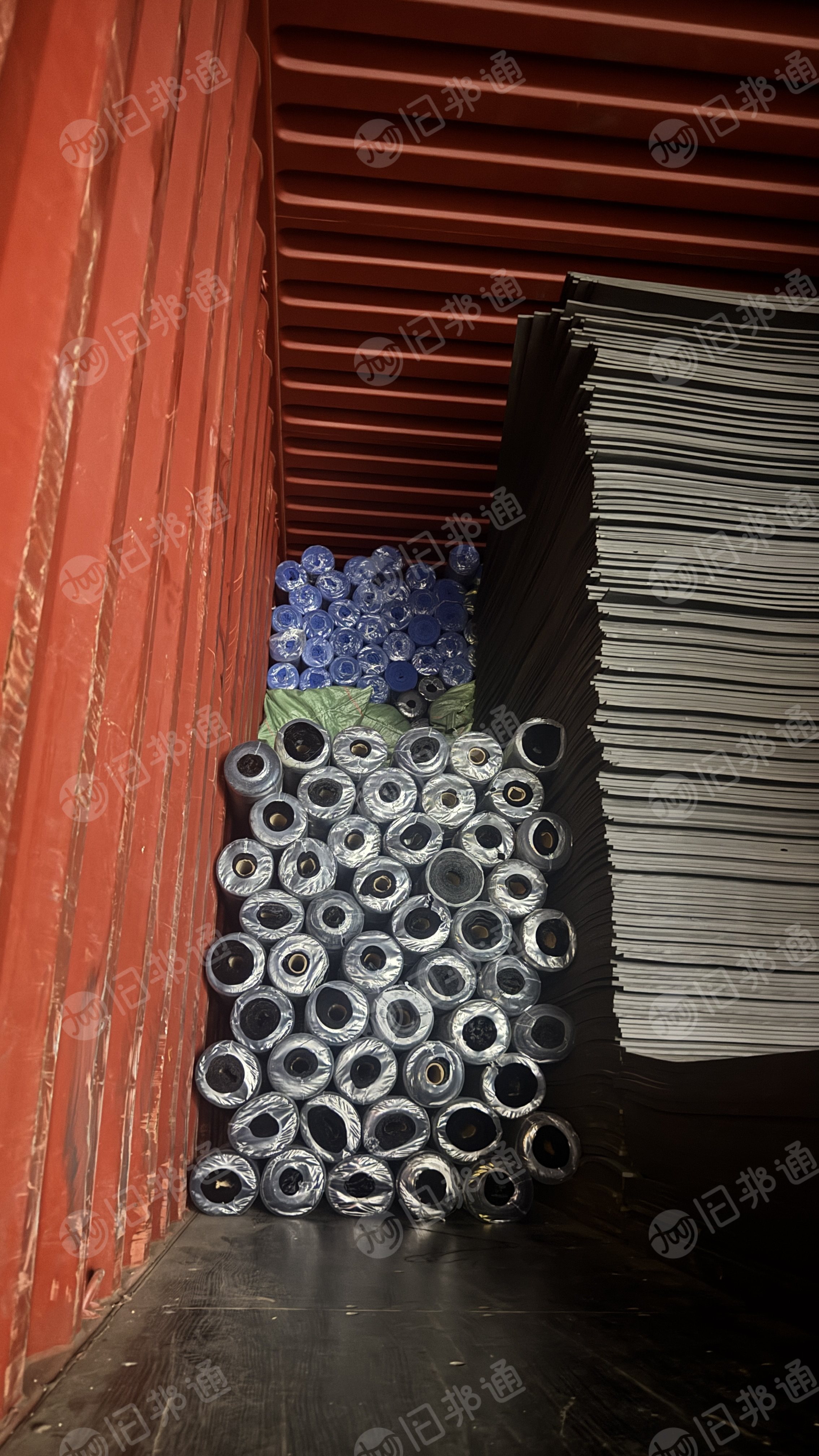 长期出售黑色箱包里布，门幅2米1，克重100g，可以供书包箱包背包电脑包生产厂家，特价处理