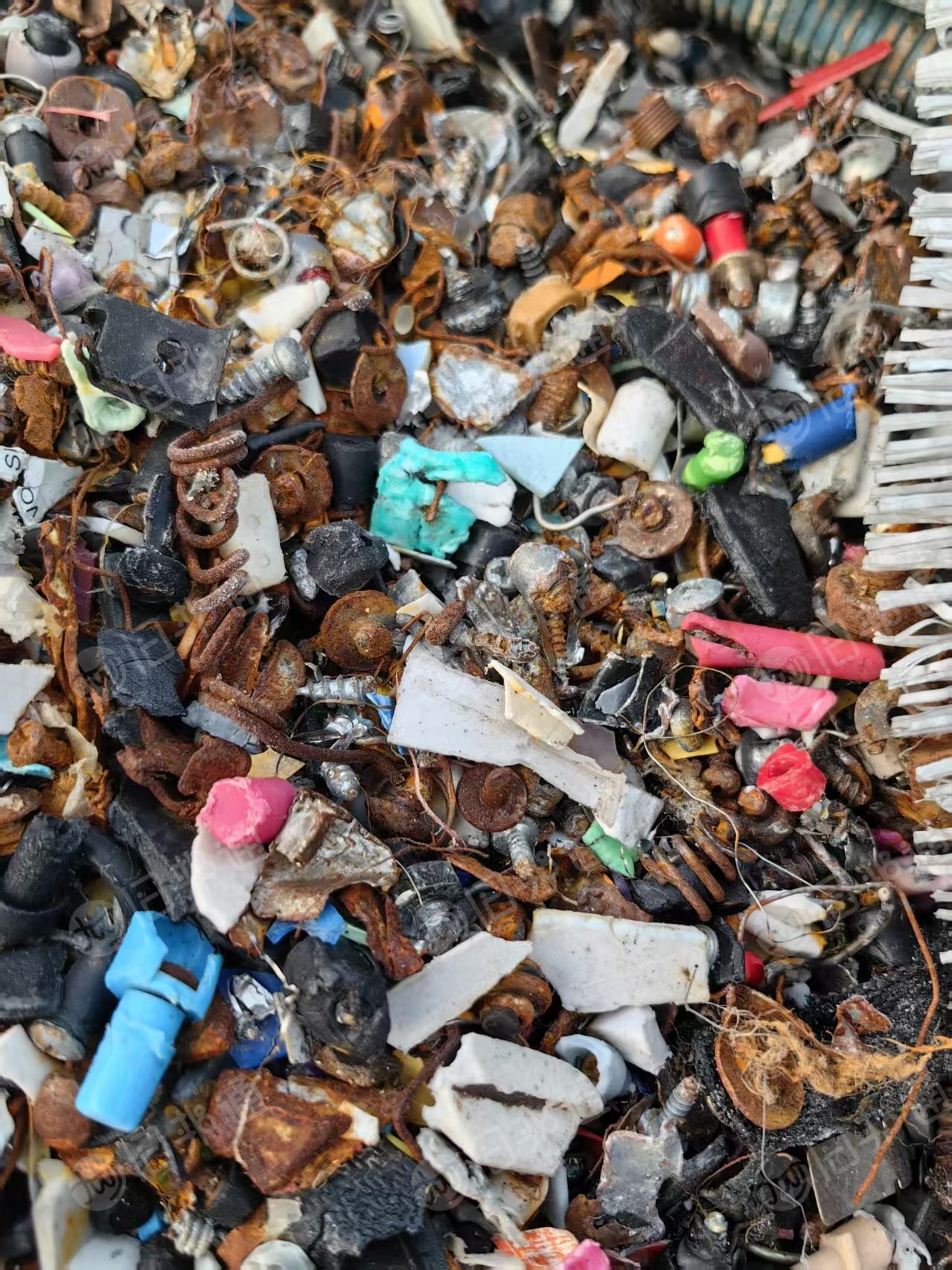 出售塑料铁钉，现货20多吨