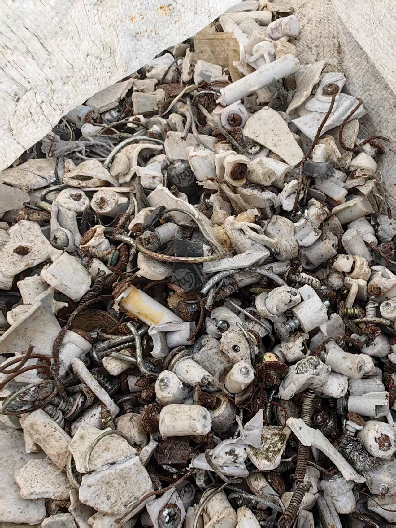 出售塑料铁钉，现货20多吨