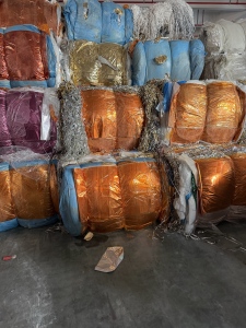 出售PET烫金膜压包料，镭射膜压包料，月供30吨