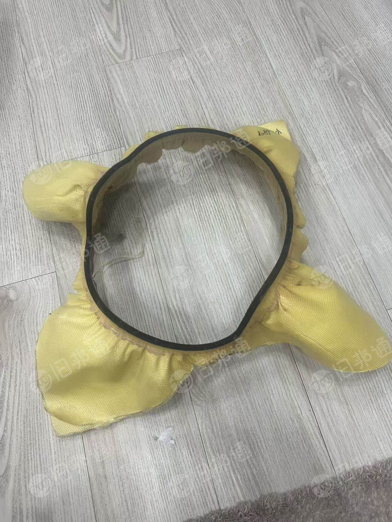 长期出售防弹头盔下来的芳纶边角料芳纶1414，带一层胶，每个月有10几吨货