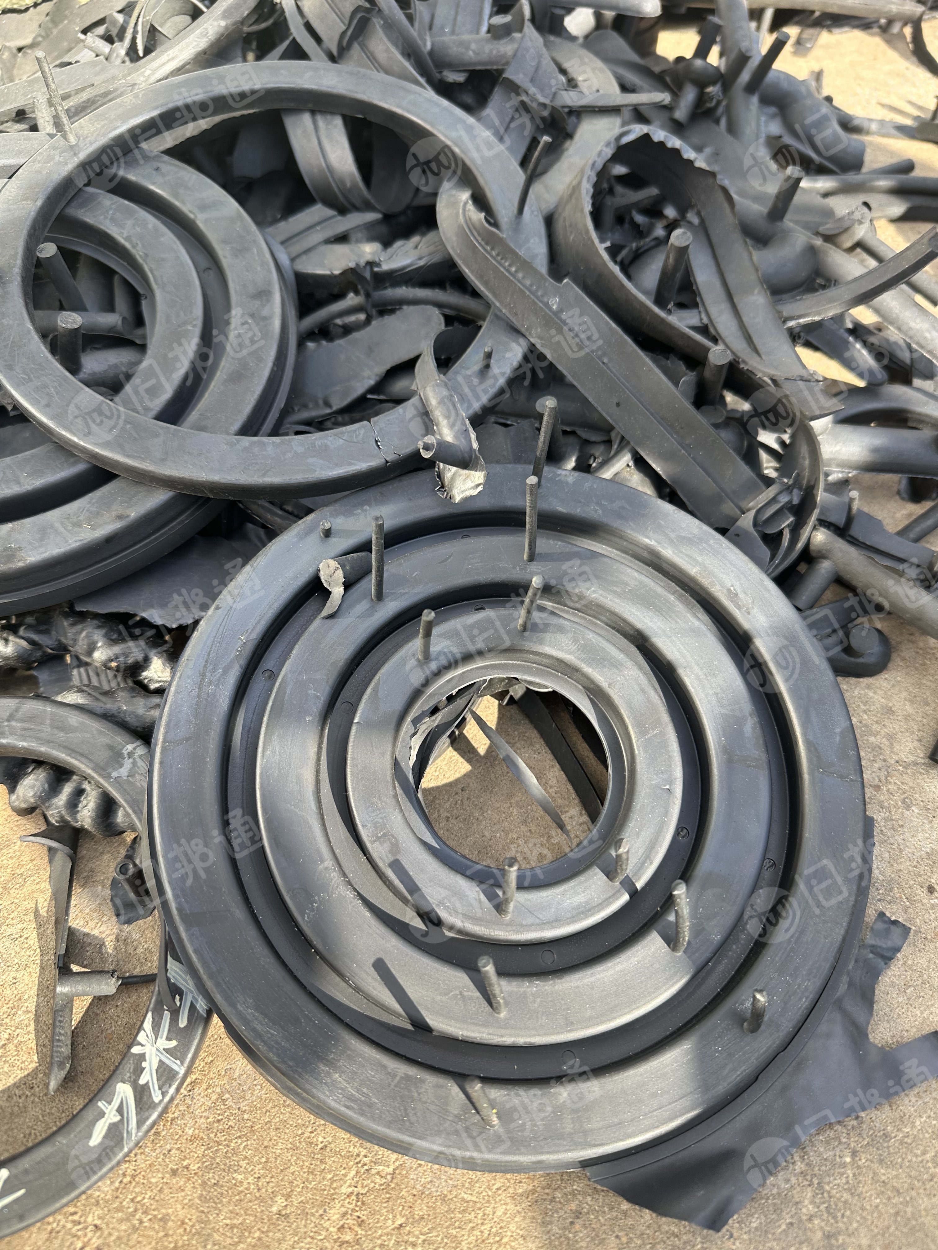 长期出售动车上的废橡胶