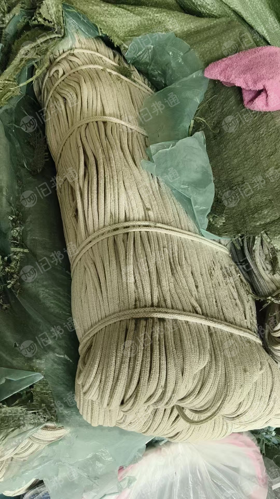 厂家现货处理一批库存棉鞋带，有两种规格，一种5-6，一种7-8，圆的有心，扁的没心，涤棉材质