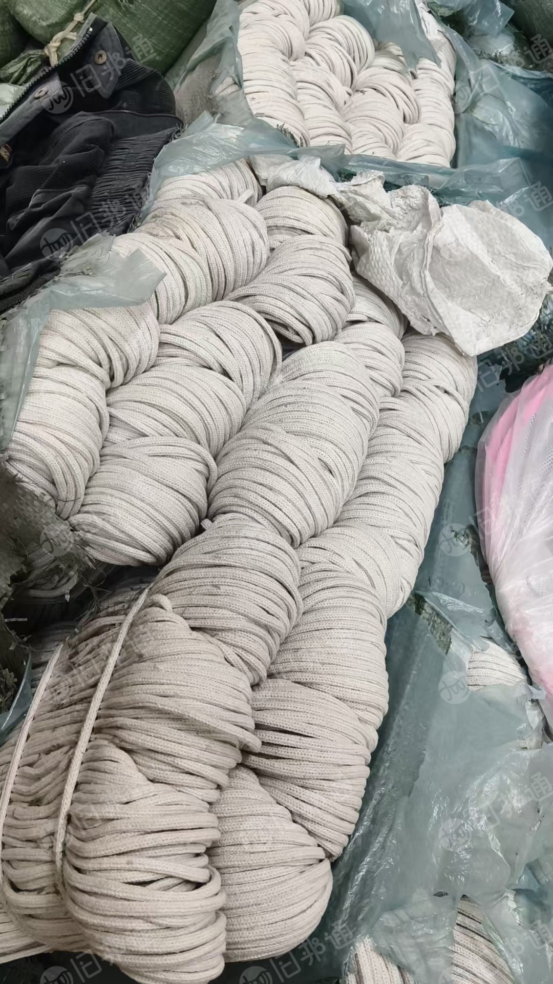 厂家现货处理一批库存棉鞋带，有两种规格，一种5-6，一种7-8，圆的有心，扁的没心，涤棉材质