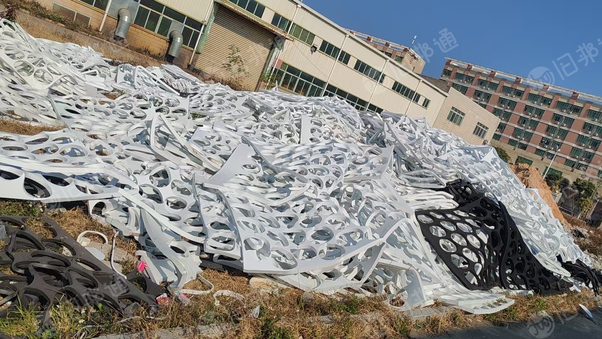 出售高弹EVA边料，白色居多，生产球拍下来的，现货！长期有货