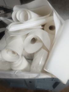 出售高压油膜下来的膜头，PE膜机头料，现货100吨