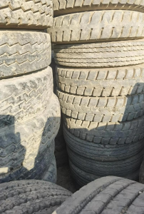 长期出售废大车钢丝胎