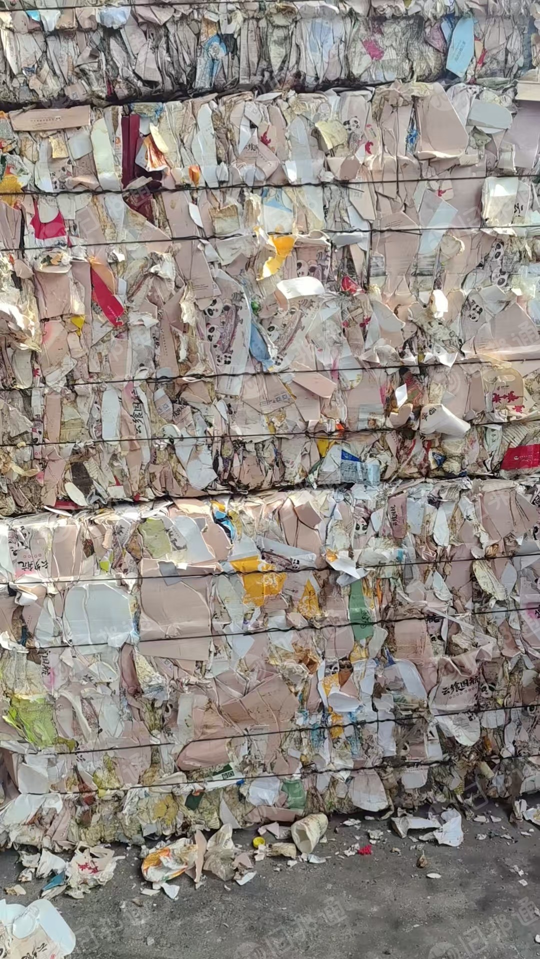 出售机场下来的快餐纸盒，一面带膜，有点潮