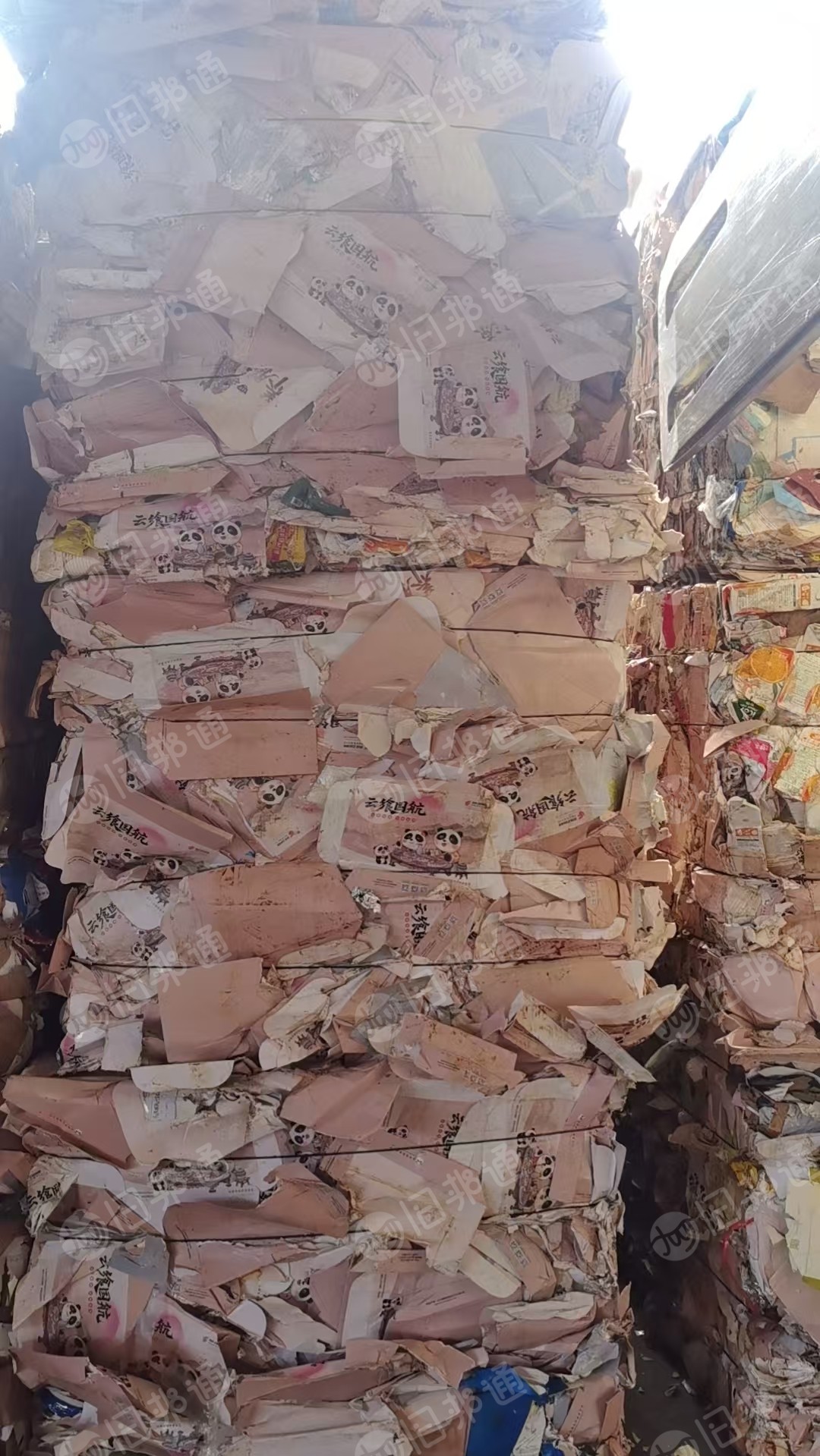 出售机场下来的快餐纸盒，一面带膜，有点潮