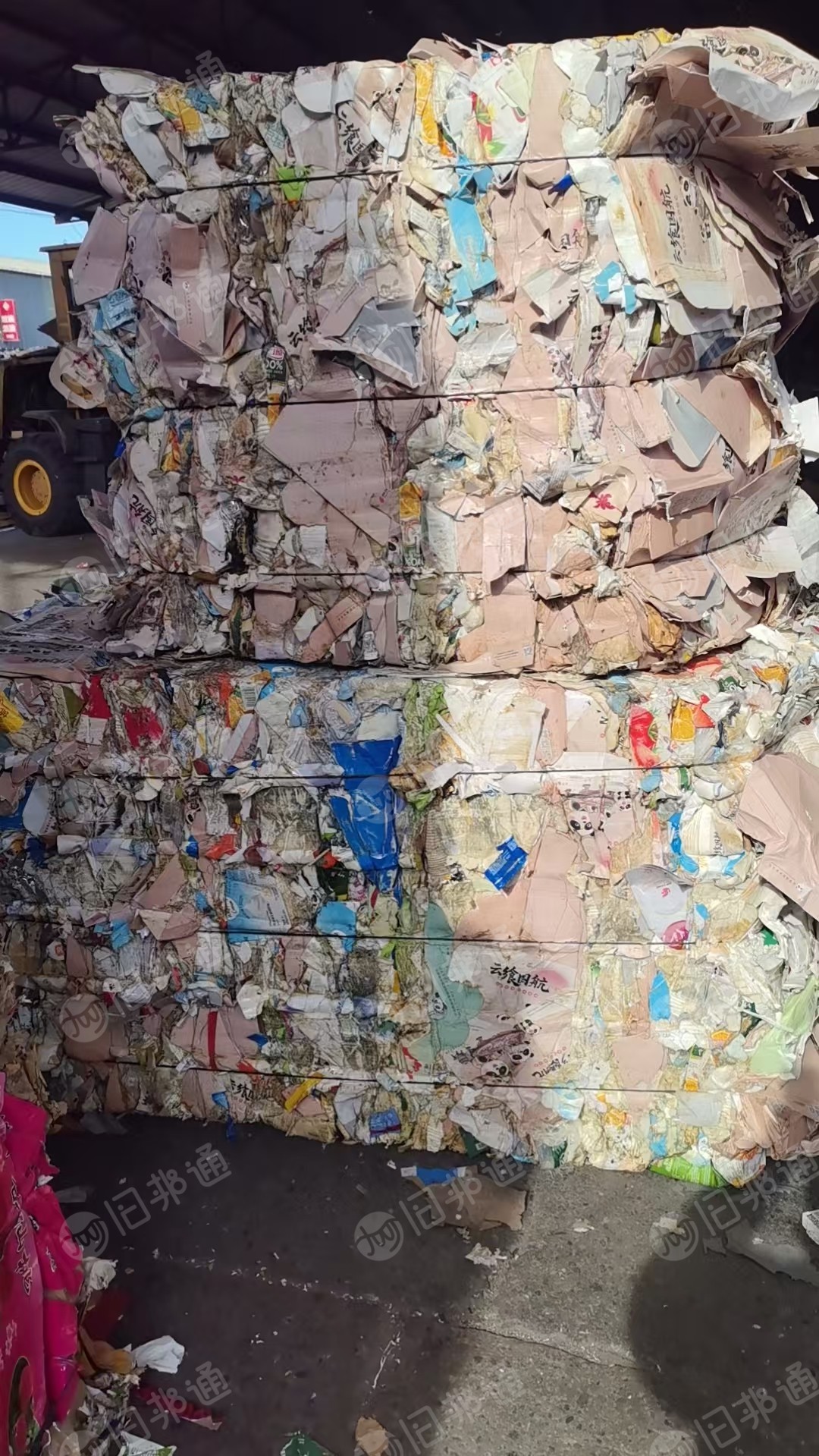 出售机场下来的快餐纸盒，一面带膜，有点潮