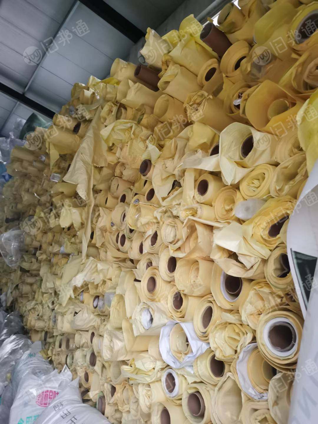 长期出售卷筒淋膜纸，黄色和白色都有