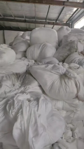 出售染厂下来的白色涤纶废布，涤纶造粒布，有水分，现货有50吨左右，货在浙江湖州