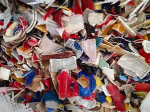 求购ABS酒瓶盖破碎料，ABS电瓶壳破碎料，ABS摩托车壳破碎料