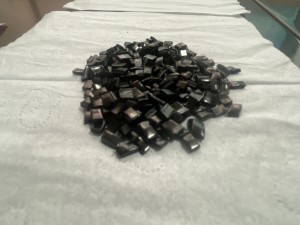 出售涤纶短纤黑色母粒