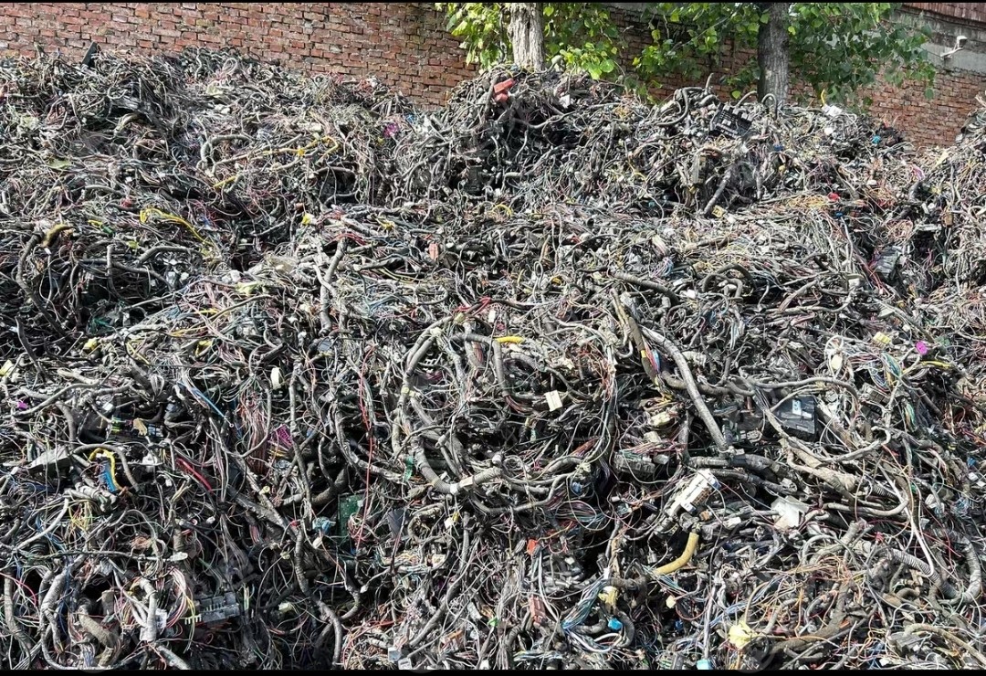 长期出售优质拆车汽车线路，月供40吨左右