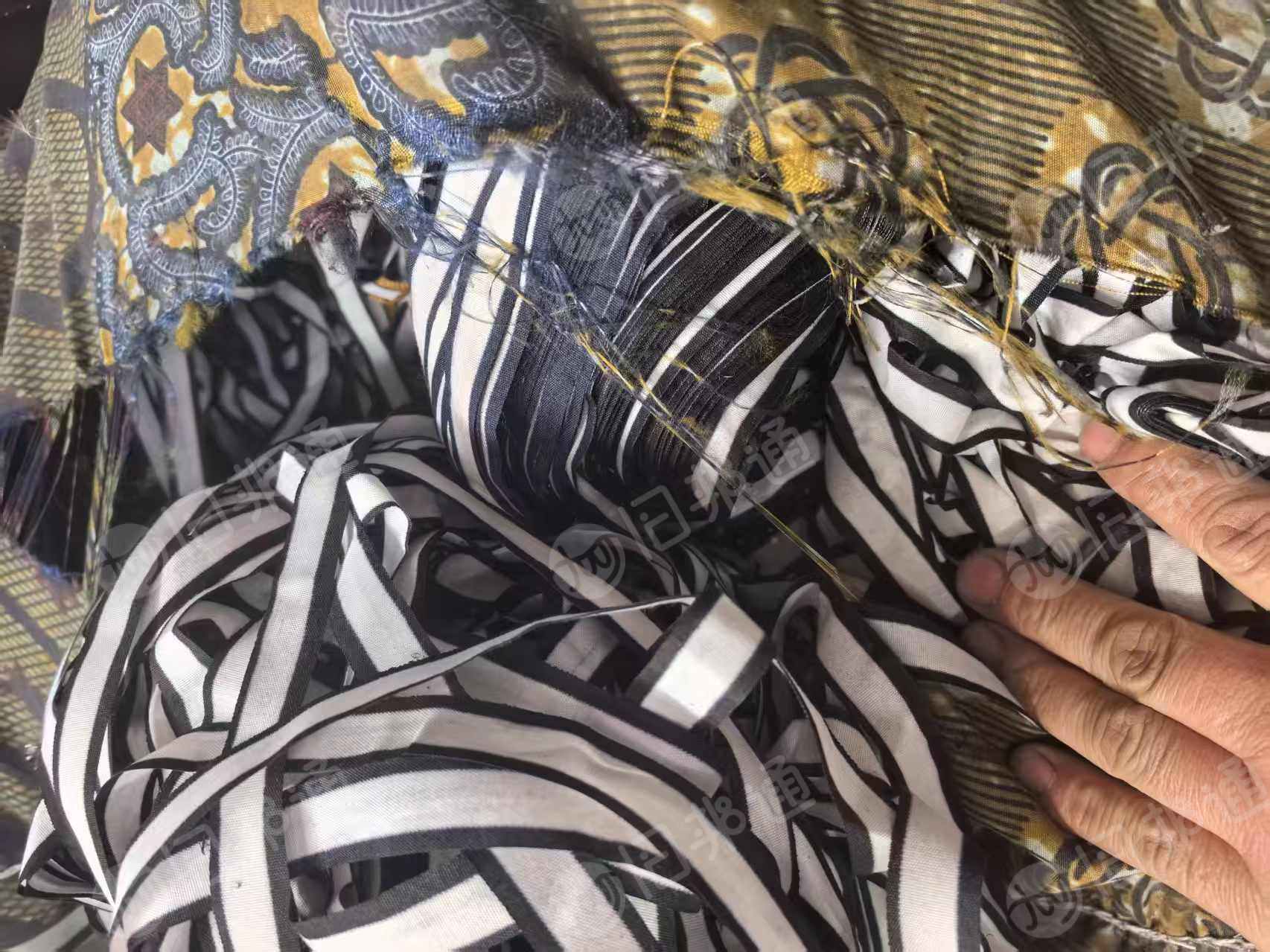 长期出售涤纶桨布条，黑白切边条，粗细都有，可以打绳子用，现货有50吨，货在江苏宿迁