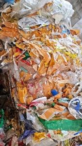 出售泡沫箱撕下来的胶带废料，现货4.2一车