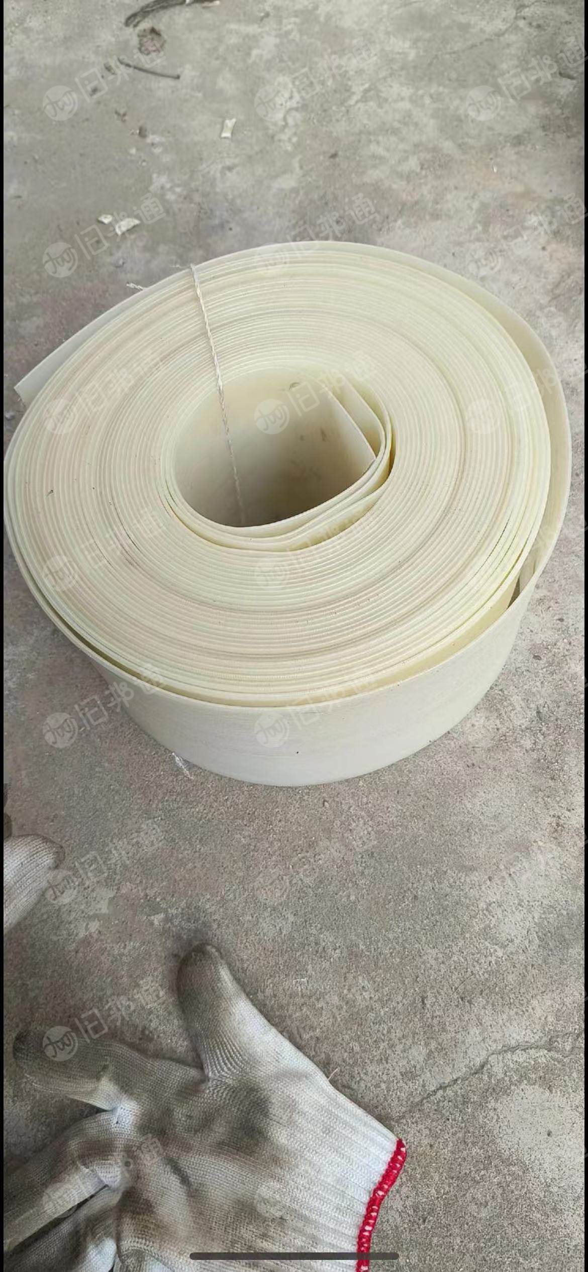 求购PE白地拢袋、塑料水布袋，毛料、粉碎料均可