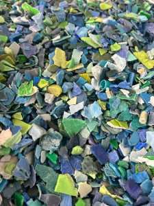 出售盐漂PP破碎料，青蓝色丙破碎料，过材质机，大量生产